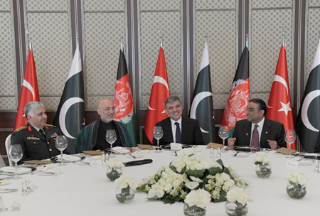 Cumbre entre Pakistán, Afganistán y Turquía en Estambul para discutir la cooperación de Seguridad